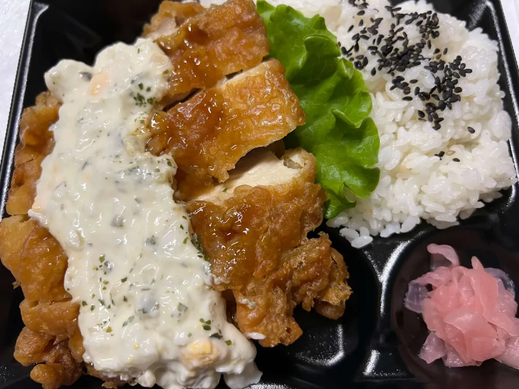 具沢山ダルダルのチキン南蛮弁当